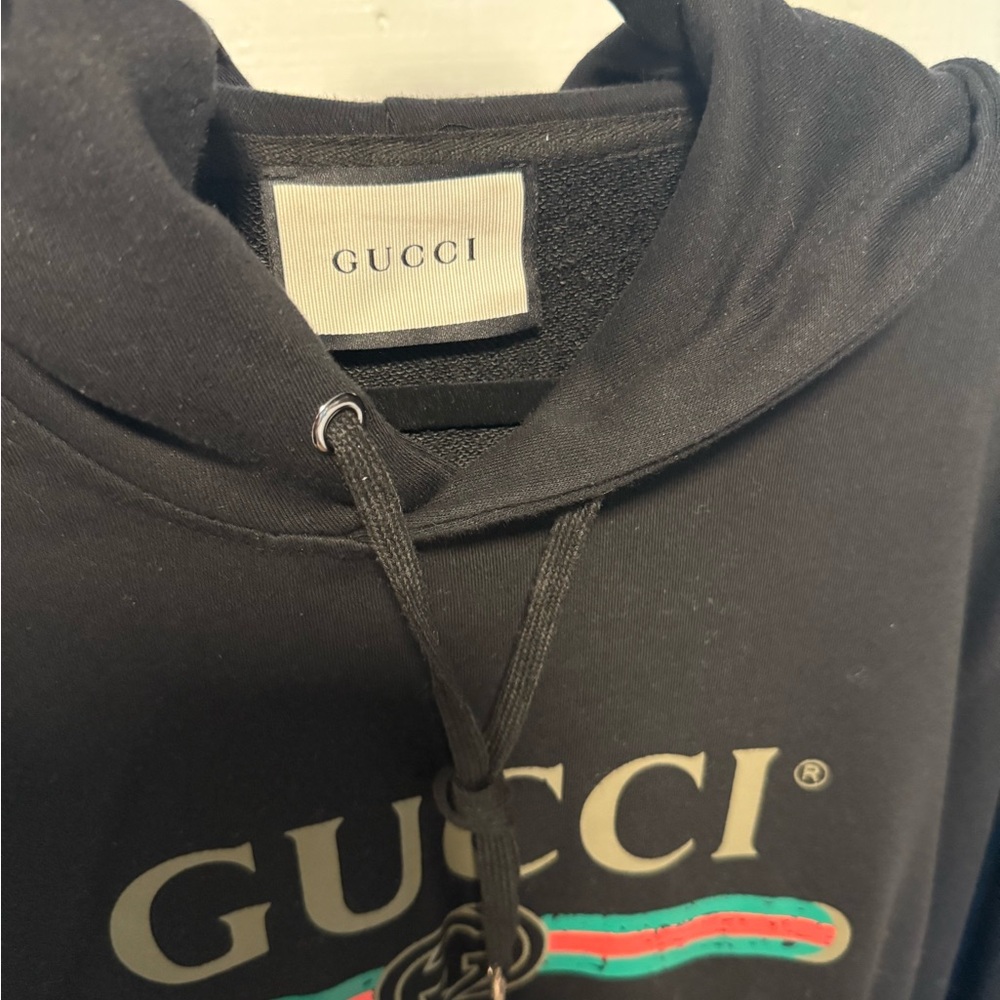 Gucci Black Hoodie with Logo Accent - Picture 4 of 4